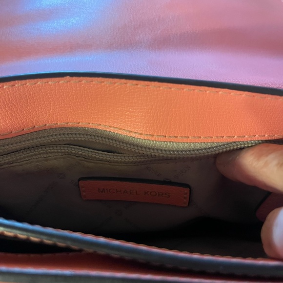 Michael‎ Kors Chain Shoulder Purse
There are some red pen marls in back pocket - Picture 7 of 7